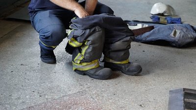 Спали по 2 години на добу: інтерв'ю з харківськими рятувальниками після лісних пожеж на Луганщині Спали по 2 години на добу: інтерв'ю з харківськими рятувальниками після лісних пожеж на Луганщині