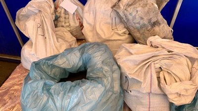 На Одещині в контейнерах зі шлаком виявили 4 кілограми кокаїну на 15 мільйонів гривень На Одещині в контейнерах зі шлаком виявили 4 кілограми кокаїну на 15 мільйонів гривень