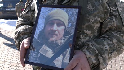 Більше року вважався безвісти зниклим: на Хмельниччині попрощалися з військовим Максимом Підгорним