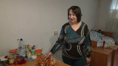 "Це нам тут найближчі люди": у Рівному переселенки пекли випічку та поділилися нею із землячками "Це нам тут найближчі люди": у Рівному переселенки пекли випічку та поділилися нею із землячками