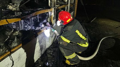 Вночі в Одесі неподалік Траси здоров'я згоріло кафе. ФОТО Вночі в Одесі неподалік Траси здоров'я згоріло кафе. ФОТО