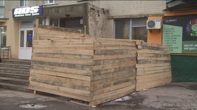 Жителі будинку по вулиці Довженка не мають доступу до комунікацій. У чому проблема Жителі будинку по вулиці Довженка не мають доступу до комунікацій. У чому проблема