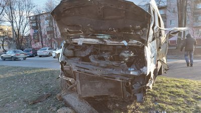 ДТП з маршруткою на Космосі ДТП з маршруткою на Космосі