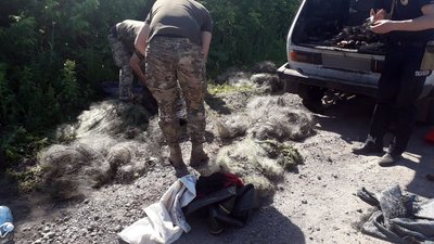 На Сумщині поліцейські вилучили у чоловіка чверть тонни риби На Сумщині поліцейські вилучили у чоловіка чверть тонни риби