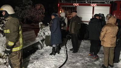 У Калуші на Франківщині через пожежу в крамниці рятувальники евакуювали з будинку 10 людей