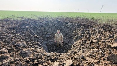 На Миколаївщині у гвинті вітряка застрягли уламки безпілотника На Миколаївщині у гвинті вітряка застрягли уламки безпілотника