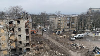 Будинок на Проскури, де внаслідок влучання обвалився під'їзд Будинок на Проскури, де внаслідок влучання обвалився під'їзд