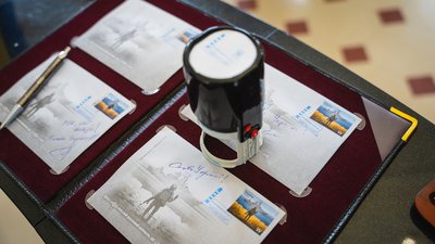 У Дніпрі погасили поштову марку з ілюстрацією до фрази про "русскій корабль"