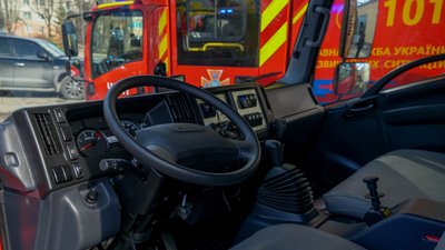 Рятувальники Тернопільщини отримали нові пожежні авто: як їх розподілили та скільки коштують Рятувальники Тернопільщини отримали нові пожежні авто: як їх розподілили та скільки коштують