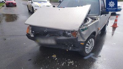 На перехресті у Сумах сталася аварія, один із водіїв травмувався На перехресті у Сумах сталася аварія, один із водіїв травмувався