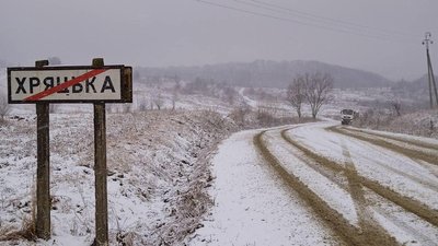 Селяни самі підсипали дороги на світанку. На автошляхах Чернівецької області утворилась ожеледиця