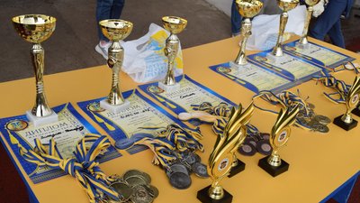 Нагороди для учасників дитячого турніру з мініфутболу. Ужгород. 10 червня 2023 р. Нагороди для учасників дитячого турніру з мініфутболу. Ужгород. 10 червня 2023 р.
