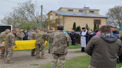 У громадах Тернопільщини в останню дорогу провели двох воїнів