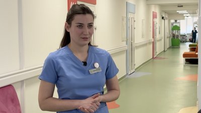 "Я не можу сидіти осторонь": медсестра з Луцька поєднує роботу в дитячій онкогематології та ротації на передову