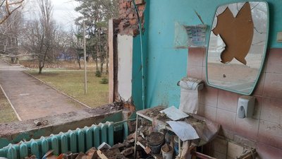 "Все одно будемо допомагати людям, як можемо": що розповіли очевидці обстрілу лікарні в Білопіллі