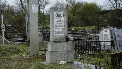Ракета на кладовище в Одесі: що розповіли люди, які прийшли на могили рідних. ВІДЕО Ракета на кладовище в Одесі: що розповіли люди, які прийшли на могили рідних. ВІДЕО