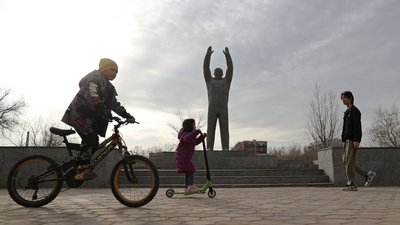 Як Франція може воювати в Україні, як балансує Центральна Азія та чому не збили ракету над Польщею — ЗМІ за тиждень