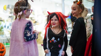 Страшенно красиві. Як пройшов Геловін у Києві. Фоторепортаж Страшенно красиві. Як пройшов Геловін у Києві. Фоторепортаж