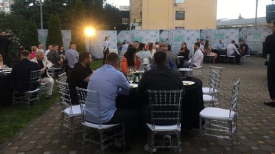 Понад мільйон гривень на потреби ЗСУ зібрали у Житомирі під час аукціону Понад мільйон гривень на потреби ЗСУ зібрали у Житомирі під час аукціону