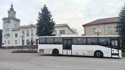 Автобус від французького міста-побратима: громада на Тернопільщині отримала допомогу