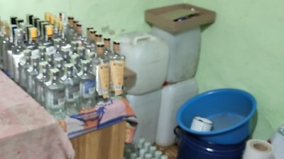 На Прикарпатті викрили підпільний цех з викробницва алкоголю