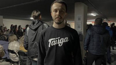 "У найтемніші часи — найкраще видно світло": у Черкасах відбувся "Квартирник в укритті" "У найтемніші часи — найкраще видно світло": у Черкасах відбувся "Квартирник в укритті"
