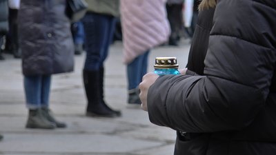 Полтавці принесли із собою лампадки Полтавці принесли із собою лампадки