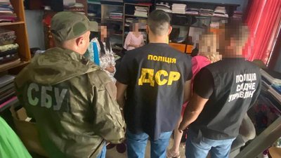 Чернівчанку підозрюють у створенні фіктивних документів для виїзду за кордон: ймовірно заробила на цьому 150 тисяч євро