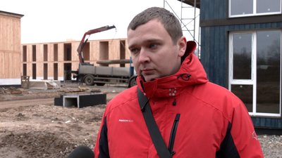 У Чернігові зводять двоповерхові сендвіч-будинки для тих, хто втратив житло під час обстрілів У Чернігові зводять двоповерхові сендвіч-будинки для тих, хто втратив житло під час обстрілів