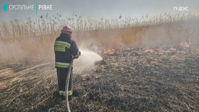 Хотів картоплі з салом, а отримав опіки: подробиці пожежі на Рівненщині Хотів картоплі з салом, а отримав опіки: подробиці пожежі на Рівненщині