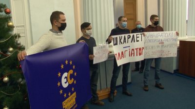 "Стоп Шкарлет": у Черкасах відбувся мітинг проти нового міністра освіти "Стоп Шкарлет": у Черкасах відбувся мітинг проти нового міністра освіти
