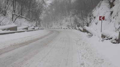 Вантажівки зупинились: негода на Новгород-Сіверщині Вантажівки зупинились: негода на Новгород-Сіверщині
