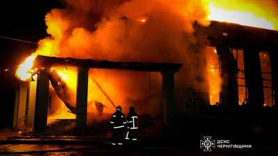 Атака росіян на Мену: знищений будинок культури у центрі міста