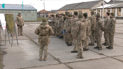 Мета – зменшити небойові втрати: для військових у Рівному провели практичні заняття