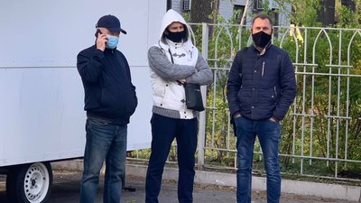 Дніпро: До будівлі, де працювала ГО «Інфопростір», увірвалась група невідомих Дніпро: До будівлі, де працювала ГО «Інфопростір», увірвалась група невідомих