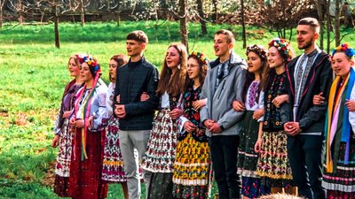 Як на Прикарпатті водять гаївки