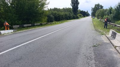 Між Ратне і Ковелем на Волині оновлюють дорожнє покриття