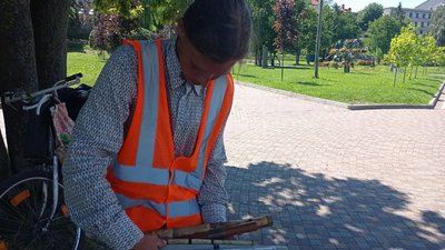 Винахідник з Миколаївщини проїхав 600 кілометрів до Тернополя, граючи на сопілці