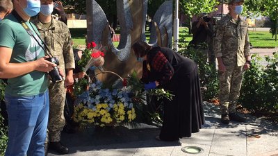 У Вінниці вшанували загиблих в боротьбі за незалежність У Вінниці вшанували загиблих в боротьбі за незалежність