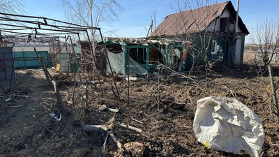 евакуація люди зруйнований будинок обстріли армія РФ Новоселівка Перша Донецька область евакуація люди зруйнований будинок обстріли армія РФ Новоселівка Перша Донецька область