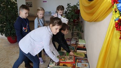 "Російську літературу — на макулатуру": вінницькі школярі зібрали 2500 книг "Російську літературу — на макулатуру": вінницькі школярі зібрали 2500 книг