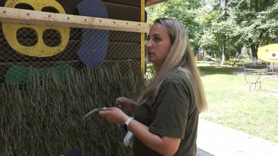 Олена Огір плете "кікімори" для українських бійців Олена Огір плете "кікімори" для українських бійців