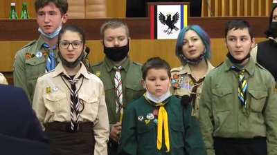 Франківські пластуни принесли на сесію облради Вифлеємський вогонь Франківські пластуни принесли на сесію облради Вифлеємський вогонь