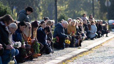 В Ужгороді попрощалися з полеглим захисником Володимиром Бондаренком В Ужгороді попрощалися з полеглим захисником Володимиром Бондаренком