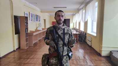Навчаються тактики бою, володіння зброєю та медицини - добровольці “Варти Дніпра” готуються до боїв Навчаються тактики бою, володіння зброєю та медицини - добровольці “Варти Дніпра” готуються до боїв