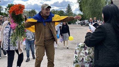Віталій Андрейченко повернувся у рідне село на Полтавщині після полону Віталій Андрейченко повернувся у рідне село на Полтавщині після полону