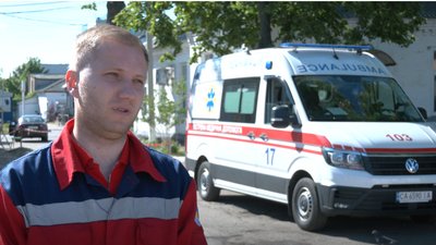 Понад 1300 медиків екстренки працюють на Черкащині: на виклики прибувають за лічені хвилини Понад 1300 медиків екстренки працюють на Черкащині: на виклики прибувають за лічені хвилини