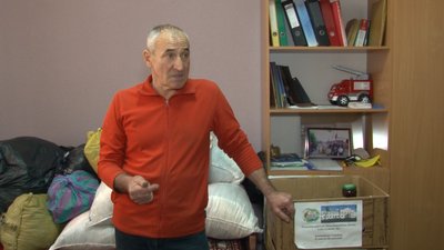 Продукти, малюнки та одяг: жителі села на Черкащині зібрали допомогу на схід Продукти, малюнки та одяг: жителі села на Черкащині зібрали допомогу на схід