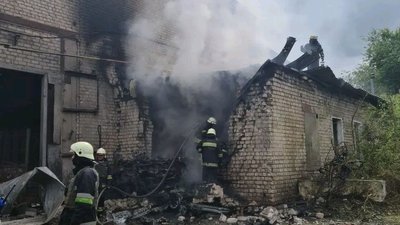 Обстріл Немишлянського району Харкова: рятувальники загасили пожежу на підприємстві