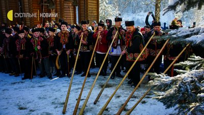 "Проживіть. Прослухайте, прочуйтеся!". Репортаж про коляду й Різдво в Криворівні "Проживіть. Прослухайте, прочуйтеся!". Репортаж про коляду й Різдво в Криворівні